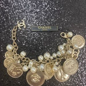 CHANEL 14P 100th ANNIVERSARY GOLD CC LOGO BRACELET PEARLS
CHARMS